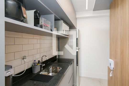Cozinha  de kitnet/studio para alugar com 1 quarto, 24m² em Brooklin Paulista, São Paulo