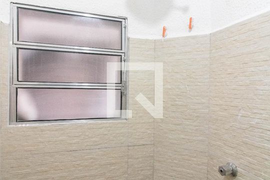 Banheiro de kitnet/studio para alugar com 1 quarto, 25m² em Vila Monteiro Lobato, Guarulhos