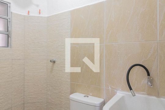 Banheiro de kitnet/studio para alugar com 1 quarto, 25m² em Vila Monteiro Lobato, Guarulhos