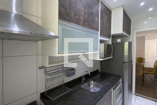 Cozinha de apartamento para alugar com 3 quartos, 84m² em Marapé, Santos