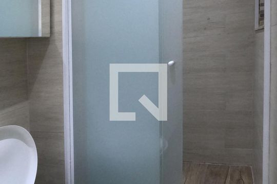 Banheiro de apartamento para alugar com 3 quartos, 84m² em Marapé, Santos
