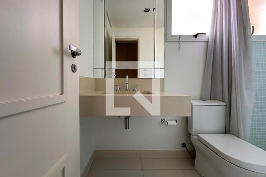 Lavabo/ Banheiro Social de apartamento à venda com 2 quartos, 340m² em Brooklin, São Paulo