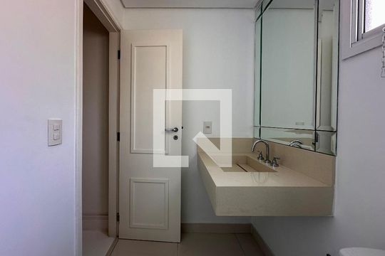 Lavabo/ Banheiro Social de apartamento à venda com 2 quartos, 340m² em Brooklin, São Paulo