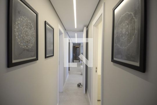 Corredor de apartamento à venda com 3 quartos, 140m² em Vila Dom Pedro I, São Paulo
