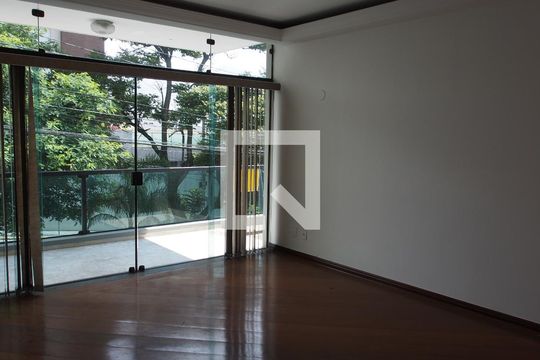 Casa para alugar com 3 quartos, 266m² em Jardim Messina, Jundiaí