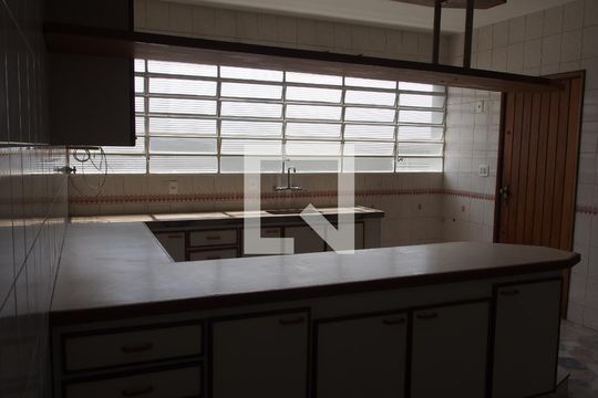 Cozinha de casa para alugar com 3 quartos, 266m² em Jardim Messina, Jundiaí