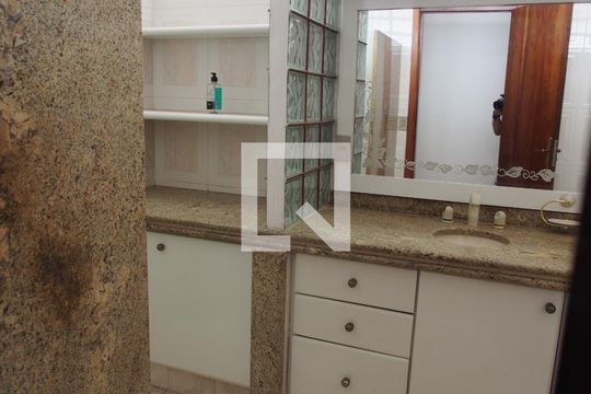 Banheiro de casa para alugar com 3 quartos, 266m² em Jardim Messina, Jundiaí