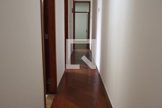 Corredor de casa para alugar com 3 quartos, 266m² em Jardim Messina, Jundiaí