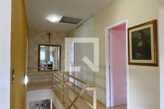 Escada de casa de condomínio à venda com 4 quartos, 320m² em Tamboré, Santana de Parnaíba