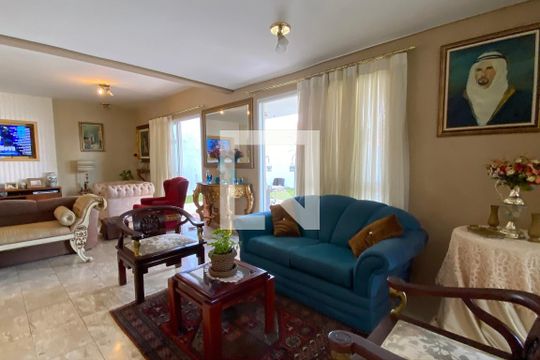 Sala de casa de condomínio à venda com 4 quartos, 320m² em Tamboré, Santana de Parnaíba