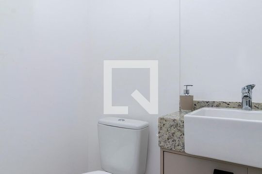 Banheiro de kitnet/studio para alugar com 1 quarto, 24m² em Jardim das Acacias, São Paulo