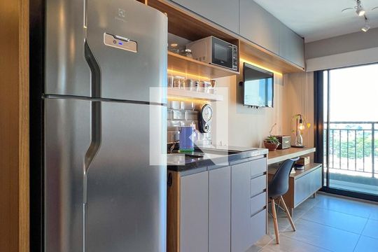 Cozinha de kitnet/studio para alugar com 1 quarto, 32m² em Indianópolis, São Paulo