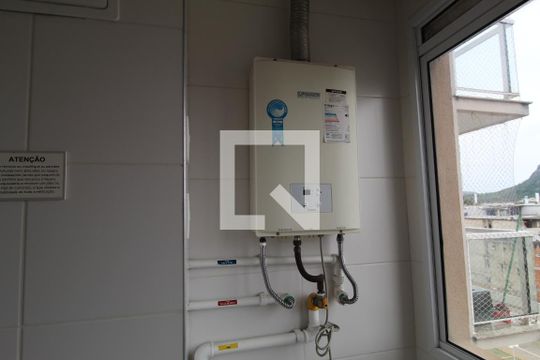 Área de serviço de apartamento para alugar com 2 quartos, 54m² em Anil, Rio de Janeiro