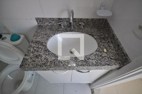 Banheiro de casa de condomínio para alugar com 1 quarto, 36m² em Vila Mazzei, São Paulo