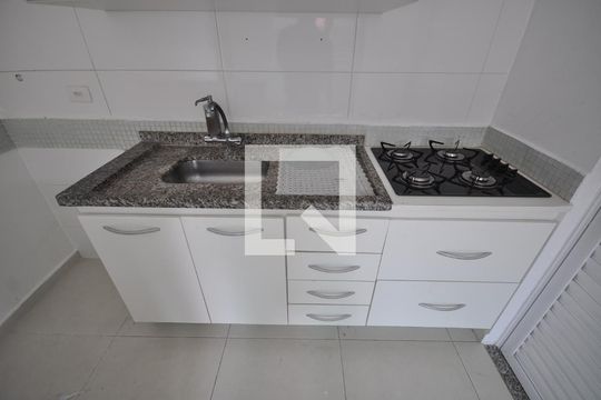 Cozinha de casa de condomínio para alugar com 1 quarto, 36m² em Vila Mazzei, São Paulo