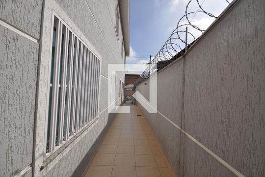 Corredor Externo de casa de condomínio para alugar com 1 quarto, 36m² em Vila Mazzei, São Paulo