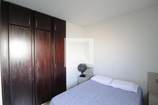 Quarto 2 de apartamento para alugar com 2 quartos, 58m² em Santa Mônica, Uberlândia