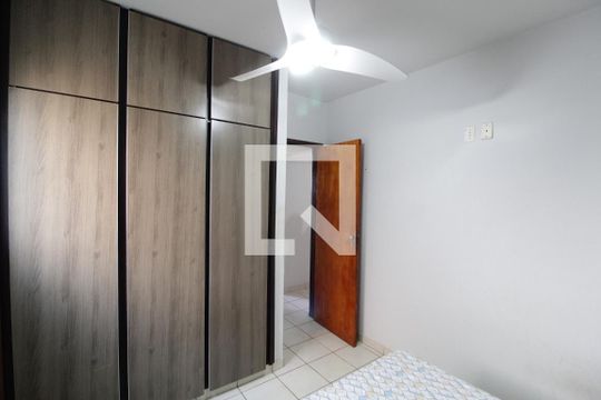 Quarto 1 de apartamento para alugar com 2 quartos, 58m² em Santa Mônica, Uberlândia