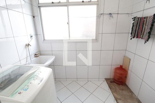 Área de Serviço de apartamento para alugar com 2 quartos, 58m² em Santa Mônica, Uberlândia