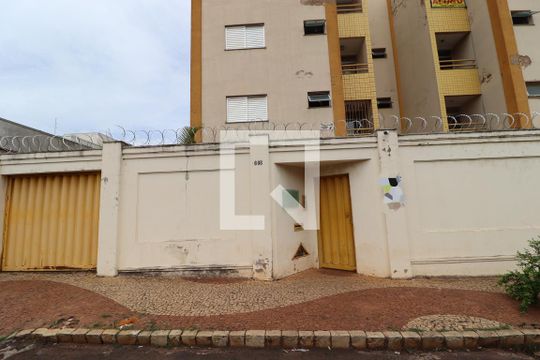 Fachada de apartamento para alugar com 2 quartos, 58m² em Santa Mônica, Uberlândia