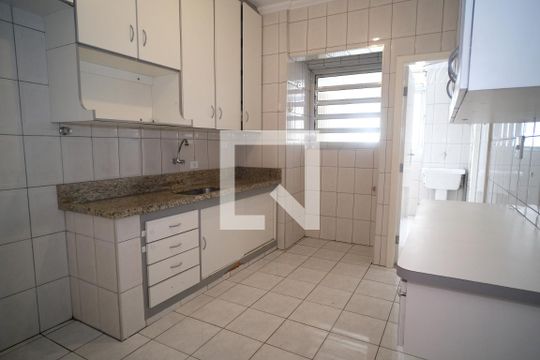 Cozinha de apartamento à venda com 2 quartos, 74m² em Cerqueira César, São Paulo