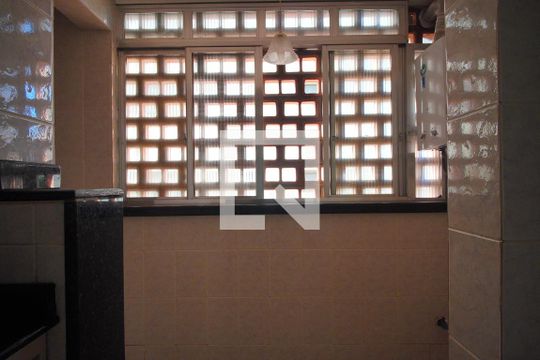 Cozinha e Área de Serviço de apartamento à venda com 2 quartos, 63m² em Higienópolis, Porto Alegre