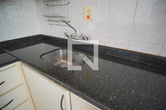 Cozinha de apartamento à venda com 2 quartos, 63m² em Higienópolis, Porto Alegre