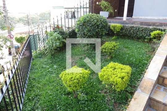 Jardim de casa para alugar com 5 quartos, 495m² em Parque Sao Domingos, São Paulo