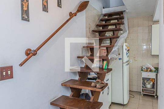 Escada - casa 2 de casa à venda com 4 quartos, 250m² em Vila Bruna, São Paulo