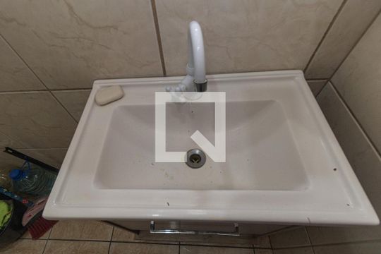 Banheiro de apartamento à venda com 1 quarto, 55m² em Sarandi, Porto Alegre