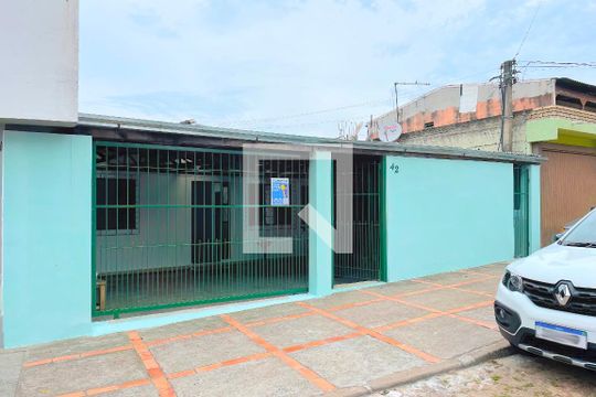 Fachada de casa à venda com 2 quartos, 250m² em Santa Rosa de Lima, Porto Alegre