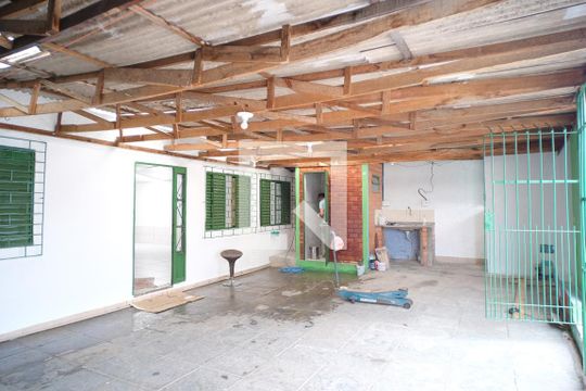 Garagem de casa à venda com 2 quartos, 250m² em Santa Rosa de Lima, Porto Alegre