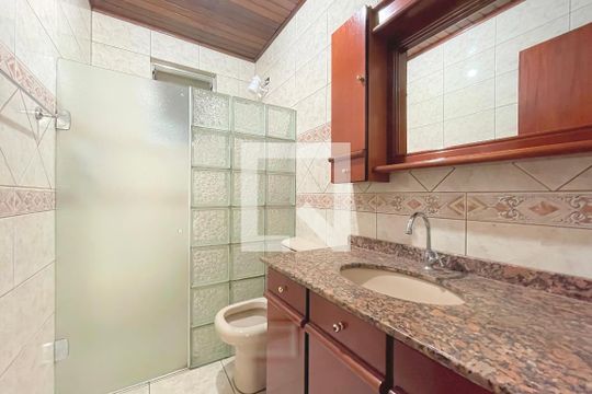 Banheiro 1 de casa à venda com 2 quartos, 250m² em Santa Rosa de Lima, Porto Alegre