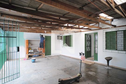 Garagem de casa à venda com 2 quartos, 250m² em Santa Rosa de Lima, Porto Alegre