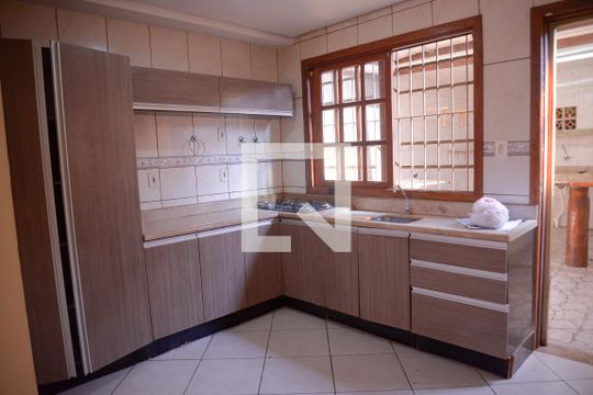 Cozinha de casa à venda com 2 quartos, 100m² em Mato Grande, Canoas