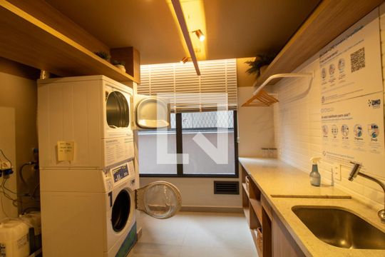 Área comum - Lavanderia de apartamento para alugar com 1 quarto, 46m² em Campo Belo, São Paulo