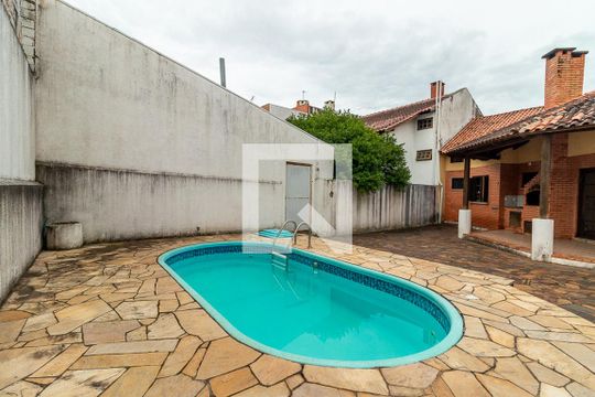 Piscina de casa à venda com 3 quartos, 250m² em Sarandi, Porto Alegre