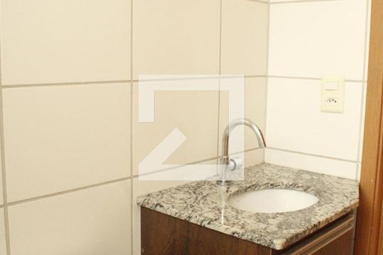 Banheiro de apartamento à venda com 2 quartos, 45m² em Chacaras Reunidas Santa Terezinha, Contagem