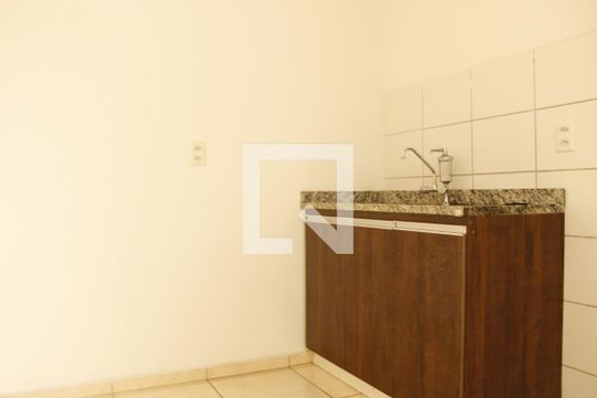 Cozinha de apartamento à venda com 2 quartos, 45m² em Chacaras Reunidas Santa Terezinha, Contagem