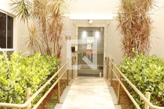 Hall de entrada de apartamento à venda com 2 quartos, 45m² em Chacaras Reunidas Santa Terezinha, Contagem
