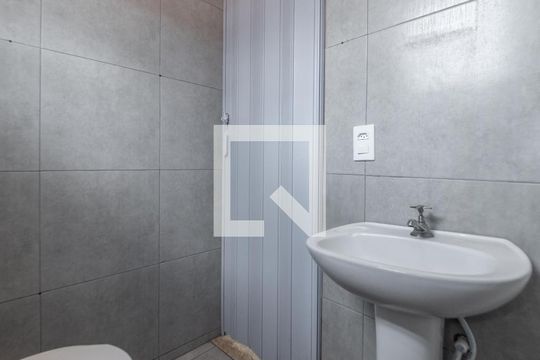 Banheiro de casa para alugar com 1 quarto, 45m² em Vila Gumercindo, São Paulo