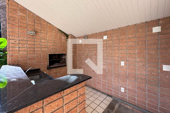 Churrasqueira de casa à venda com 3 quartos, 561m² em Granja Julieta, São Paulo