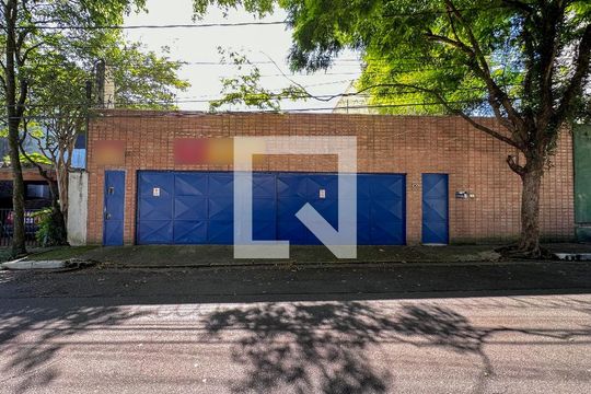 Fachada de casa à venda com 3 quartos, 561m² em Granja Julieta, São Paulo