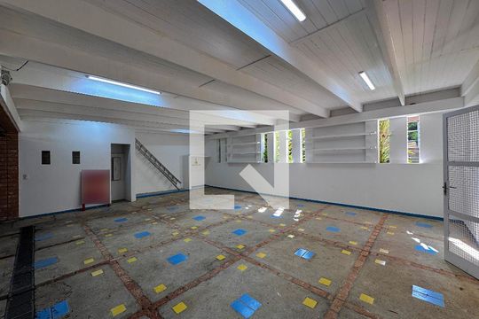 Garagem de casa à venda com 3 quartos, 561m² em Granja Julieta, São Paulo