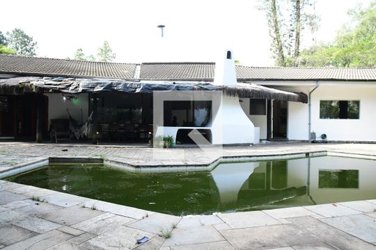 Quintal de casa de condomínio para alugar com 7 quartos, 900m² em Chácara Granja Velha, Cotia