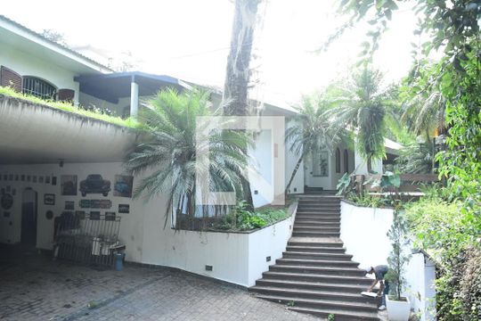 Fachada de casa de condomínio para alugar com 7 quartos, 900m² em Chácara Granja Velha, Cotia