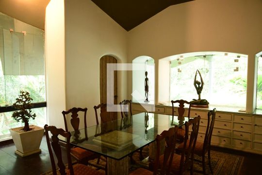 Sala de casa de condomínio para alugar com 7 quartos, 900m² em Chácara Granja Velha, Cotia