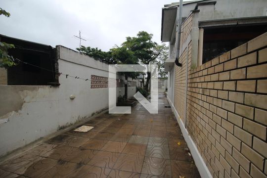 Área externa de casa para alugar com 4 quartos, 198m² em Niterói, Canoas