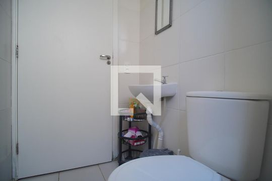 Banheiro de apartamento à venda com 2 quartos, 41m² em Santo Afonso, Novo Hamburgo