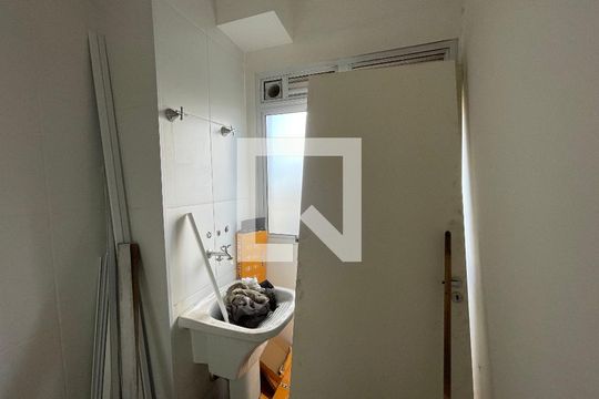 Área de Serviço de apartamento para alugar com 2 quartos, 48m² em Jardim do Lago, São Paulo